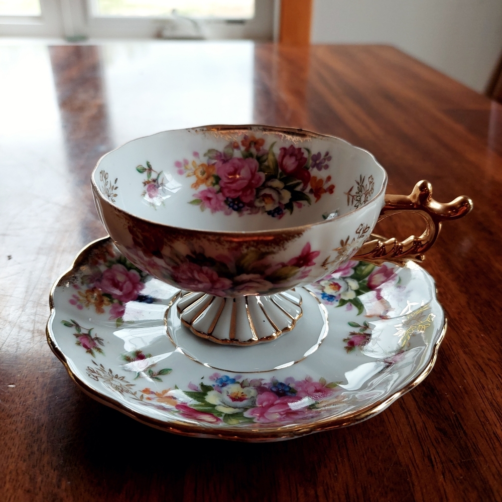 Castle China Aristocrat Bone China Japan Floral Footed Gold Rimmed Pink Roses